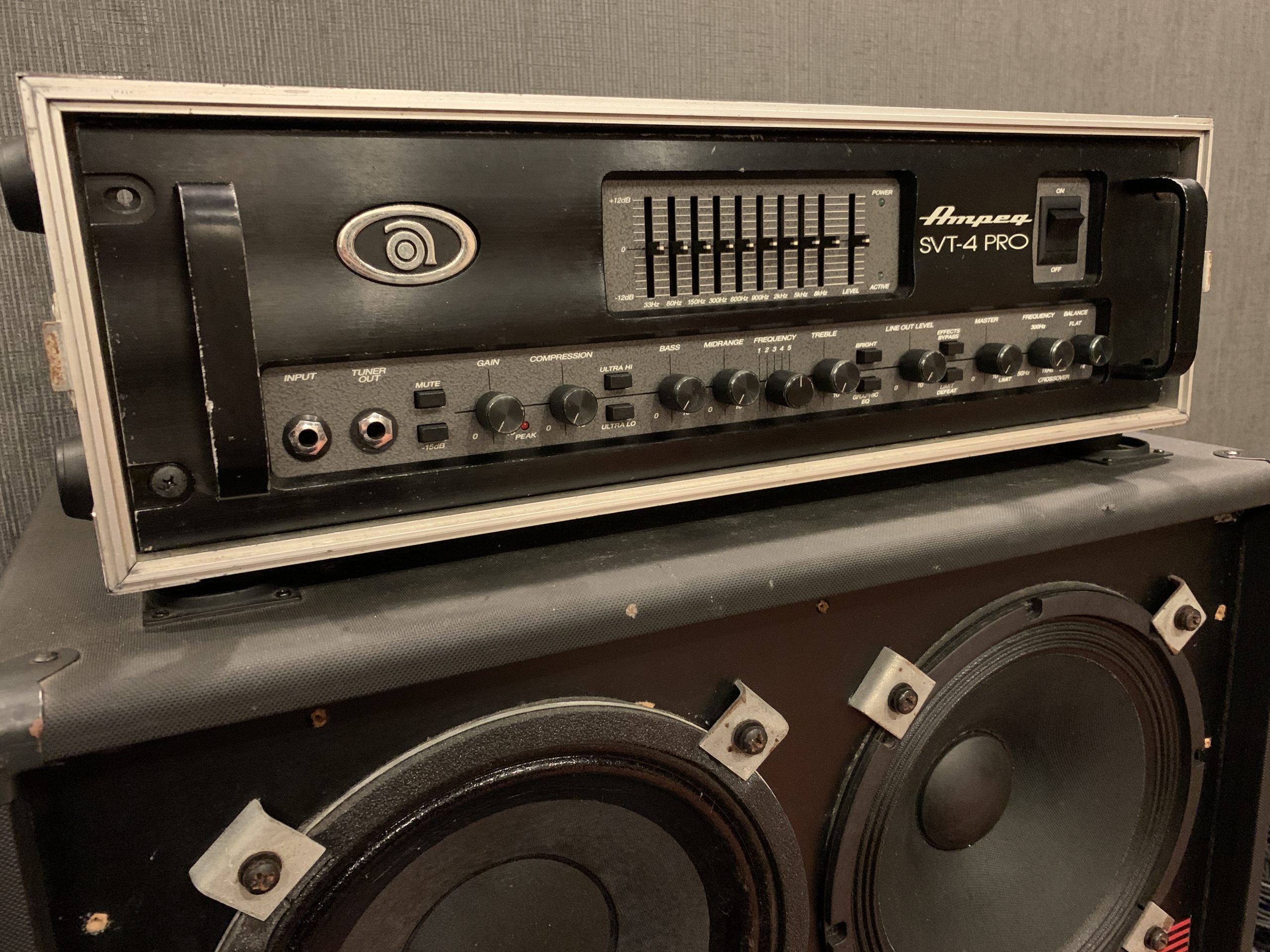 ベースアンプ(AMPEG SVT 4PRO)を導入しました。 – CPR STUDIO